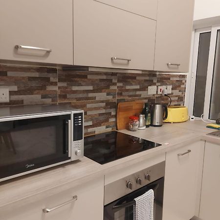 Central Apartment In Swieqi Is-Swieqi Bagian luar foto