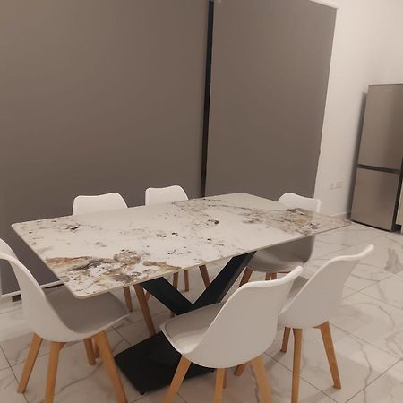 Central Apartment In Swieqi Is-Swieqi Bagian luar foto