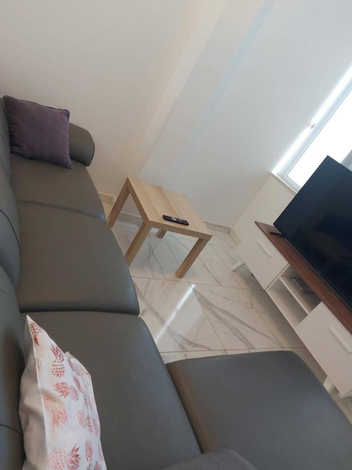 Central Apartment In Swieqi Is-Swieqi Bagian luar foto
