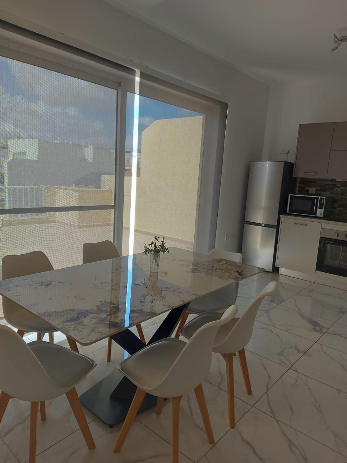 Central Apartment In Swieqi Is-Swieqi Bagian luar foto