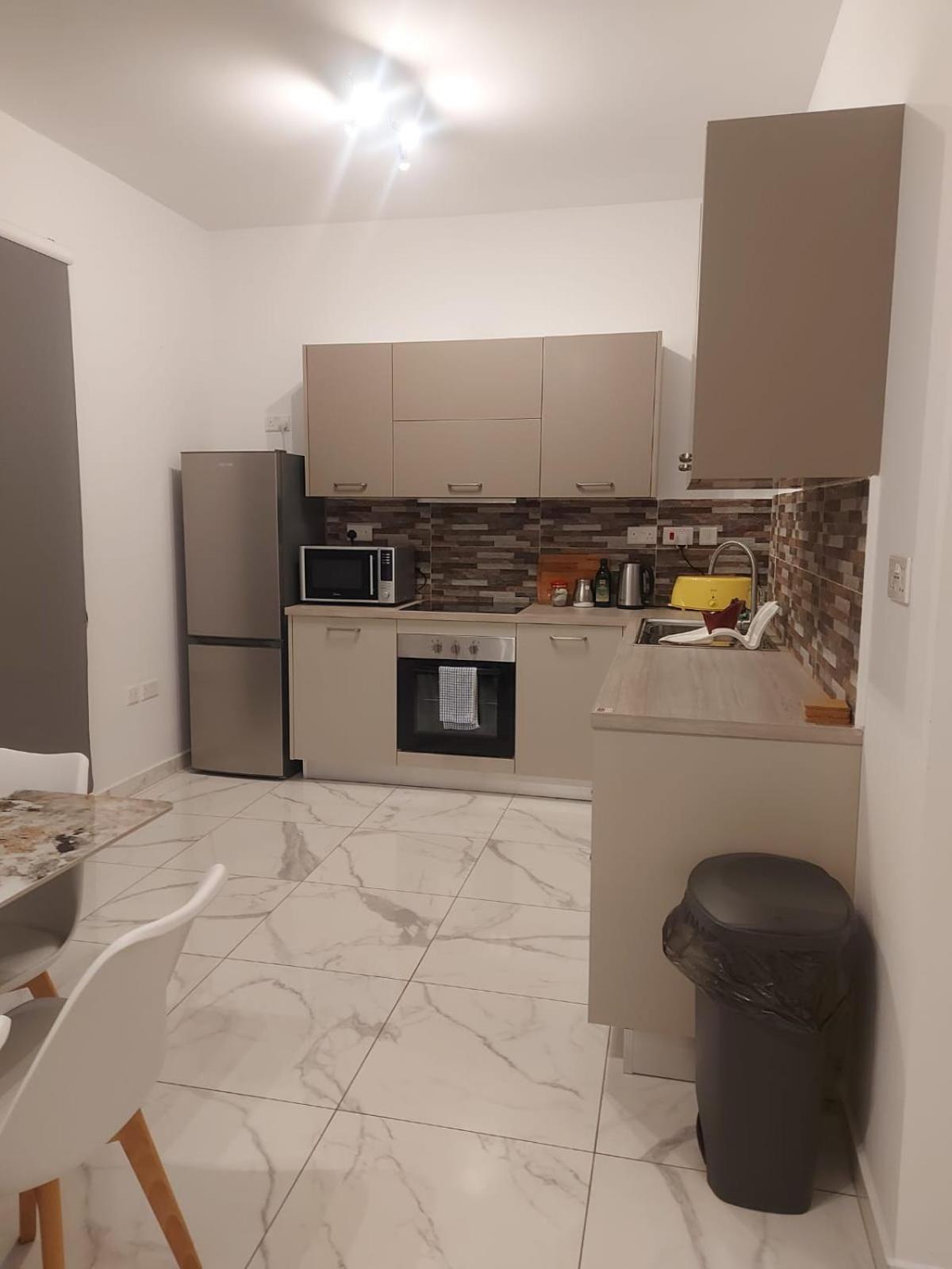 Central Apartment In Swieqi Is-Swieqi Bagian luar foto
