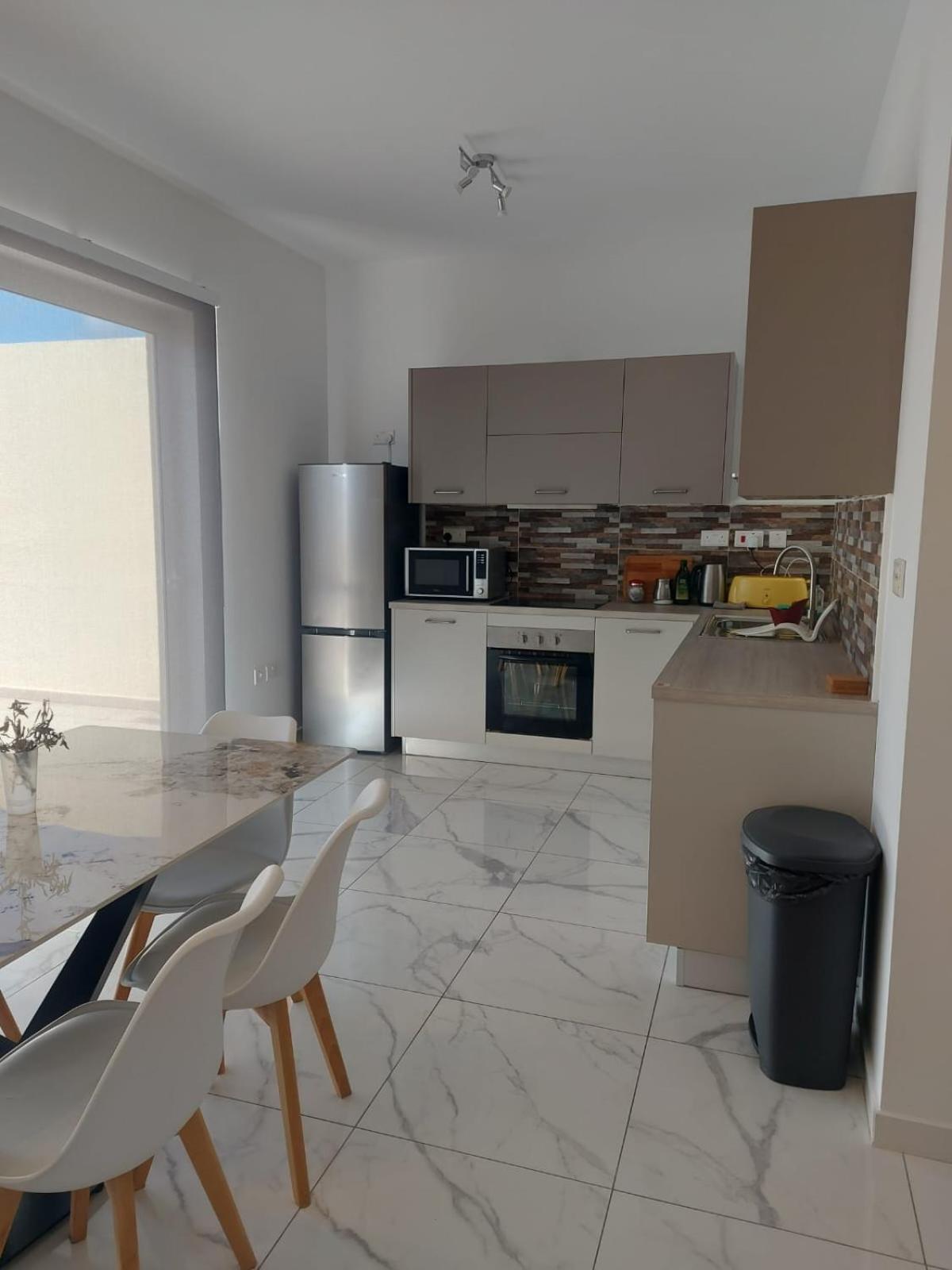 Central Apartment In Swieqi Is-Swieqi Bagian luar foto